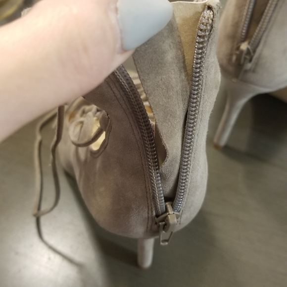 Vince Camuto Sandra open toe heels 8.5 - Picture 9 of 10